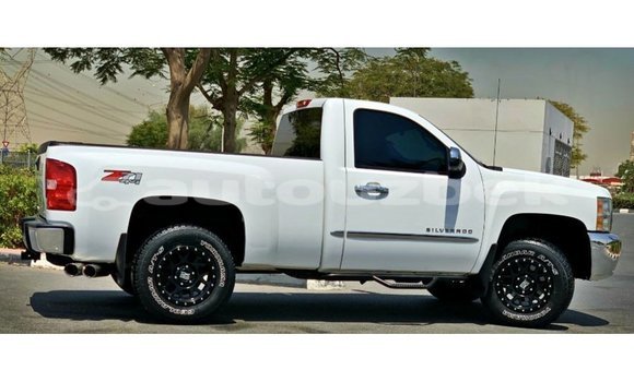 Buy Import Chevrolet Silverado White Car in Import - Dubai in Andijon Buy Import Chevrolet Silverado White Car in Import - Dubai in Andijon