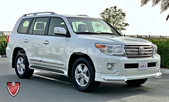 Buy Import Toyota Land Cruiser White Car in Import - Dubai in Andijon