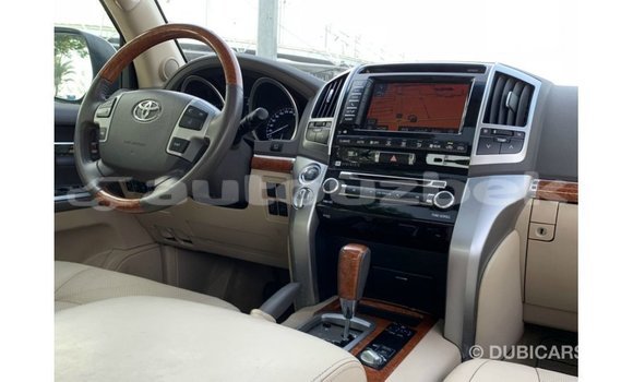 Buy Import Toyota Land Cruiser White Car in Import - Dubai in Andijon Buy Import Toyota Land Cruiser White Car in Import - Dubai in Andijon