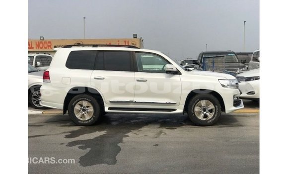 Buy Import Toyota Land Cruiser White Car in Import - Dubai in Andijon Buy Import Toyota Land Cruiser White Car in Import - Dubai in Andijon