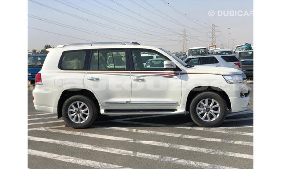 Buy Import Toyota Land Cruiser White Car in Import - Dubai in Andijon Buy Import Toyota Land Cruiser White Car in Import - Dubai in Andijon