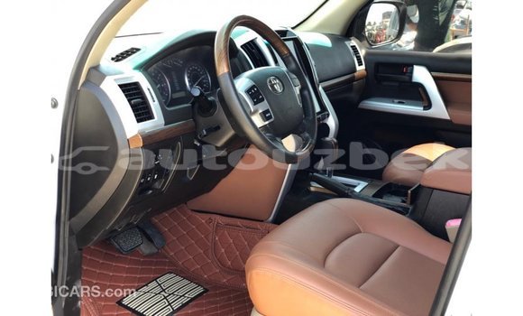 Buy Import Toyota Land Cruiser White Car in Import - Dubai in Andijon Buy Import Toyota Land Cruiser White Car in Import - Dubai in Andijon