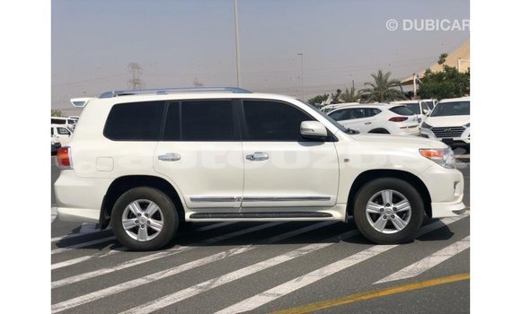 Buy Import Toyota Land Cruiser White Car in Import - Dubai in Andijon Buy Import Toyota Land Cruiser White Car in Import - Dubai in Andijon