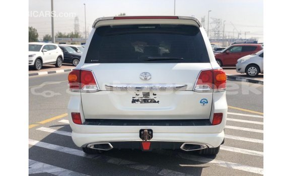 Buy Import Toyota Land Cruiser White Car in Import - Dubai in Andijon Buy Import Toyota Land Cruiser White Car in Import - Dubai in Andijon