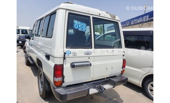 Buy Import Toyota Land Cruiser White Car in Import - Dubai in Andijon Buy Import Toyota Land Cruiser White Car in Import - Dubai in Andijon