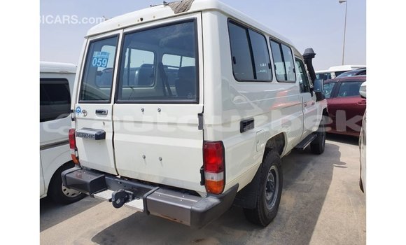 Buy Import Toyota Land Cruiser White Car in Import - Dubai in Andijon Buy Import Toyota Land Cruiser White Car in Import - Dubai in Andijon