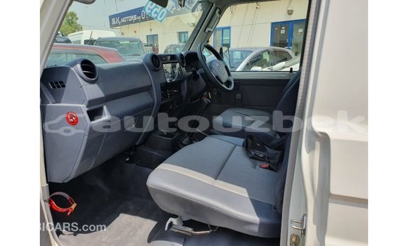 Buy Import Toyota Land Cruiser White Car in Import - Dubai in Andijon Buy Import Toyota Land Cruiser White Car in Import - Dubai in Andijon