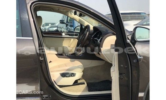Buy Import Volkswagen Touareg Brown Car in Import - Dubai in Andijon Buy Import Volkswagen Touareg Brown Car in Import - Dubai in Andijon