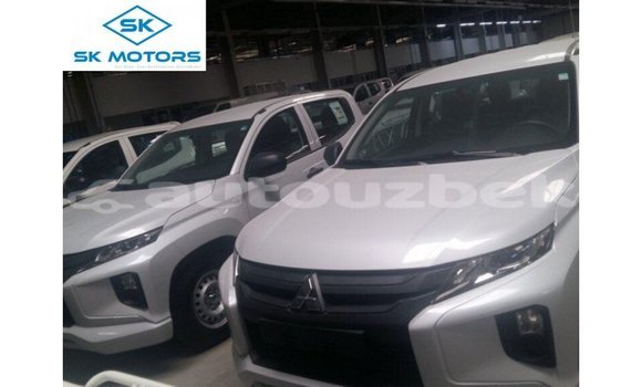 Buy Import Mitsubishi L200 White Car in Import - Dubai in Andijon