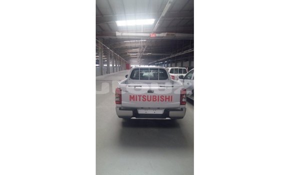 Buy Import Mitsubishi L200 White Car in Import - Dubai in Andijon Buy Import Mitsubishi L200 White Car in Import - Dubai in Andijon