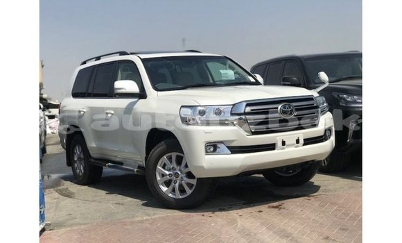 Buy Import Toyota Land Cruiser White Car in Import - Dubai in Andijon