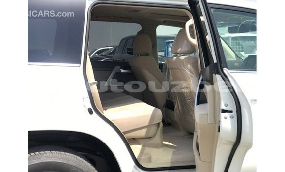 Buy Import Toyota Land Cruiser White Car in Import - Dubai in Andijon Buy Import Toyota Land Cruiser White Car in Import - Dubai in Andijon