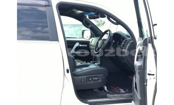 Buy Import Toyota Land Cruiser White Car in Import - Dubai in Andijon Buy Import Toyota Land Cruiser White Car in Import - Dubai in Andijon