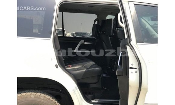 Buy Import Toyota Land Cruiser White Car in Import - Dubai in Andijon Buy Import Toyota Land Cruiser White Car in Import - Dubai in Andijon