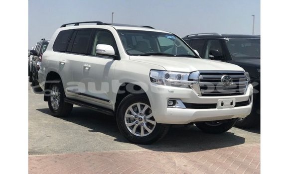 Buy Import Toyota Land Cruiser White Car in Import - Dubai in Andijon