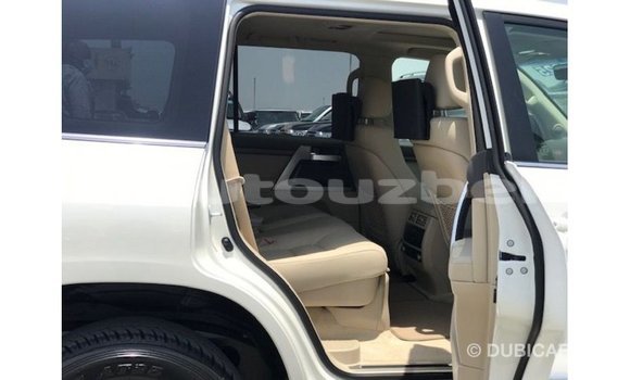 Buy Import Toyota Land Cruiser White Car in Import - Dubai in Andijon Buy Import Toyota Land Cruiser White Car in Import - Dubai in Andijon