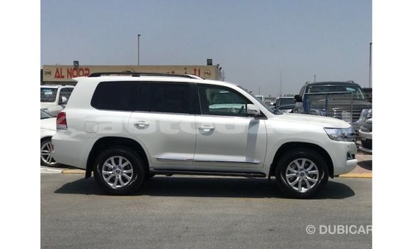 Buy Import Toyota Land Cruiser White Car in Import - Dubai in Andijon Buy Import Toyota Land Cruiser White Car in Import - Dubai in Andijon