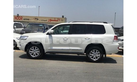 Buy Import Toyota Land Cruiser White Car in Import - Dubai in Andijon Buy Import Toyota Land Cruiser White Car in Import - Dubai in Andijon
