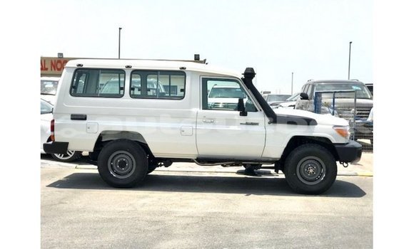 Buy Import Toyota Land Cruiser White Car in Import - Dubai in Andijon Buy Import Toyota Land Cruiser White Car in Import - Dubai in Andijon