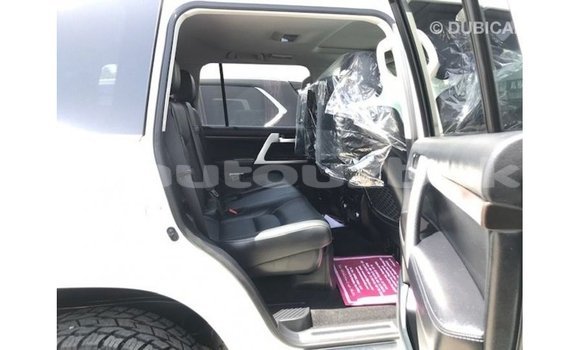 Buy Import Toyota Land Cruiser White Car in Import - Dubai in Andijon Buy Import Toyota Land Cruiser White Car in Import - Dubai in Andijon