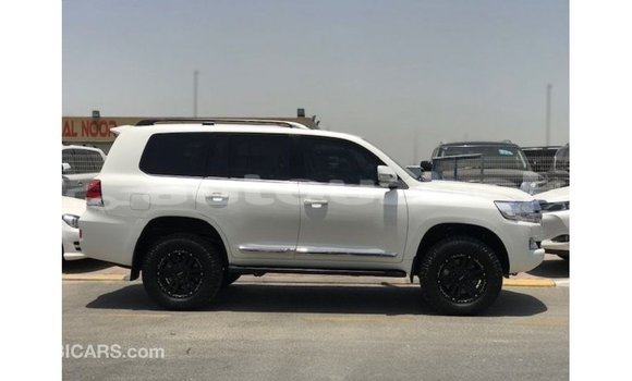 Buy Import Toyota Land Cruiser White Car in Import - Dubai in Andijon Buy Import Toyota Land Cruiser White Car in Import - Dubai in Andijon