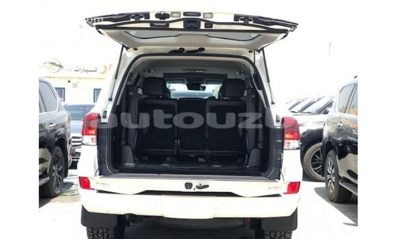 Buy Import Toyota Land Cruiser White Car in Import - Dubai in Andijon Buy Import Toyota Land Cruiser White Car in Import - Dubai in Andijon