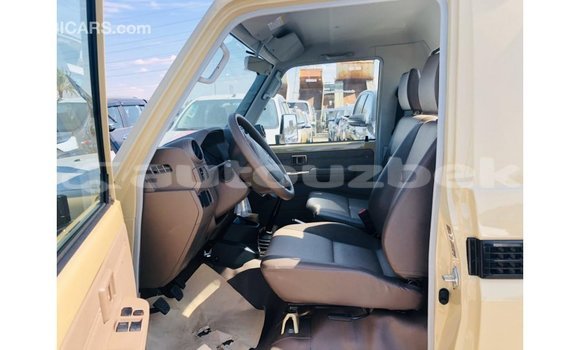 Buy Import Toyota Land Cruiser Beige Car in Import - Dubai in Andijon Buy Import Toyota Land Cruiser Beige Car in Import - Dubai in Andijon