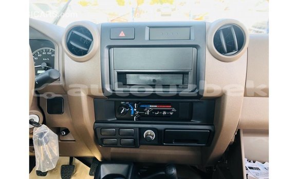 Buy Import Toyota Land Cruiser Beige Car in Import - Dubai in Andijon Buy Import Toyota Land Cruiser Beige Car in Import - Dubai in Andijon