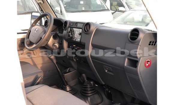Buy Import Toyota Land Cruiser White Car in Import - Dubai in Andijon Buy Import Toyota Land Cruiser White Car in Import - Dubai in Andijon