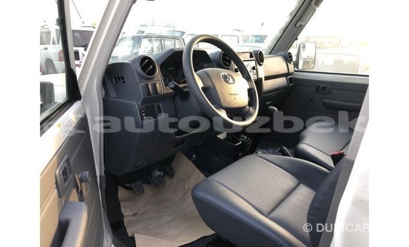 Buy Import Toyota Land Cruiser White Car in Import - Dubai in Andijon Buy Import Toyota Land Cruiser White Car in Import - Dubai in Andijon