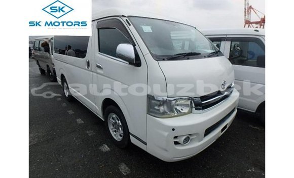 Buy Import Toyota Regius White Car in Import - Dubai in Andijon Buy Import Toyota Regius White Car in Import - Dubai in Andijon