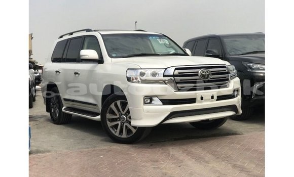 Buy Import Toyota Land Cruiser White Car in Import - Dubai in Andijon