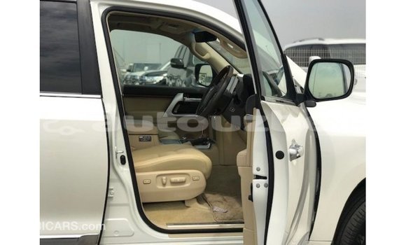 Buy Import Toyota Land Cruiser White Car in Import - Dubai in Andijon Buy Import Toyota Land Cruiser White Car in Import - Dubai in Andijon