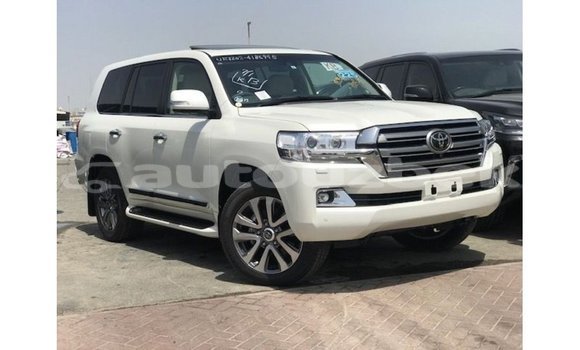 Buy Import Toyota Land Cruiser White Car in Import - Dubai in Andijon