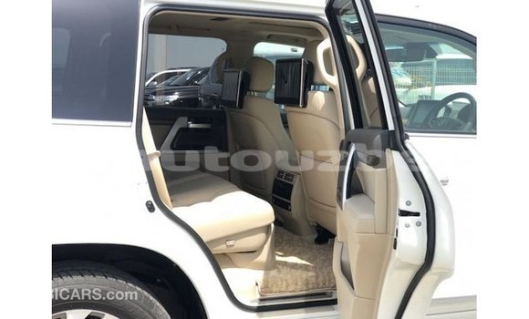 Buy Import Toyota Land Cruiser White Car in Import - Dubai in Andijon Buy Import Toyota Land Cruiser White Car in Import - Dubai in Andijon