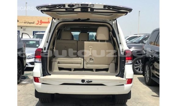 Buy Import Toyota Land Cruiser White Car in Import - Dubai in Andijon Buy Import Toyota Land Cruiser White Car in Import - Dubai in Andijon