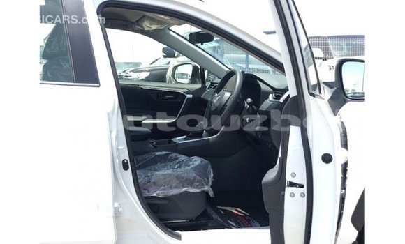 Buy Import Toyota 4Runner White Car in Import - Dubai in Andijon Buy Import Toyota 4Runner White Car in Import - Dubai in Andijon