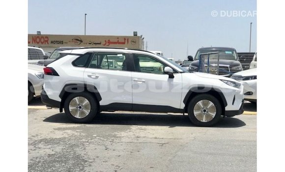 Buy Import Toyota 4Runner White Car in Import - Dubai in Andijon Buy Import Toyota 4Runner White Car in Import - Dubai in Andijon