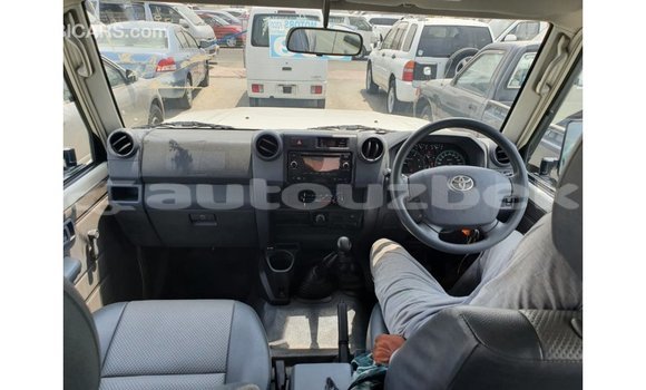 Buy Import Toyota Land Cruiser White Car in Import - Dubai in Andijon Buy Import Toyota Land Cruiser White Car in Import - Dubai in Andijon