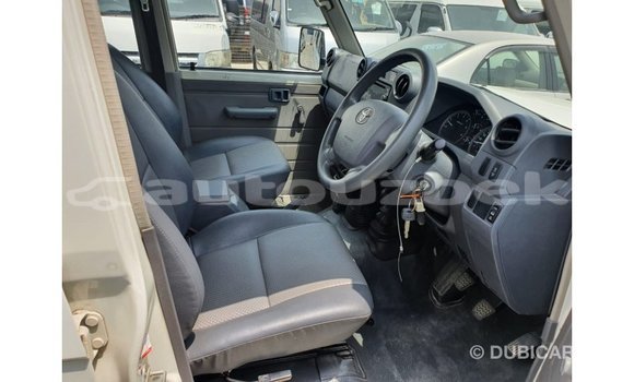 Buy Import Toyota Land Cruiser White Car in Import - Dubai in Andijon Buy Import Toyota Land Cruiser White Car in Import - Dubai in Andijon