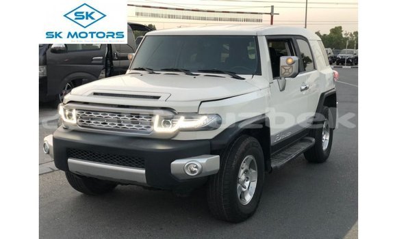 Buy Import Toyota FJ Cruiser White Car in Import - Dubai in Andijon Buy Import Toyota FJ Cruiser White Car in Import - Dubai in Andijon