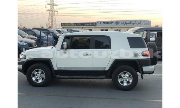 Buy Import Toyota FJ Cruiser White Car in Import - Dubai in Andijon Buy Import Toyota FJ Cruiser White Car in Import - Dubai in Andijon