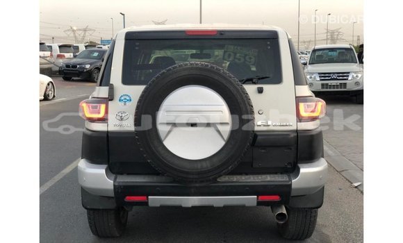 Buy Import Toyota FJ Cruiser White Car in Import - Dubai in Andijon Buy Import Toyota FJ Cruiser White Car in Import - Dubai in Andijon