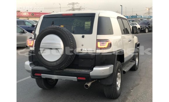Buy Import Toyota FJ Cruiser White Car in Import - Dubai in Andijon Buy Import Toyota FJ Cruiser White Car in Import - Dubai in Andijon