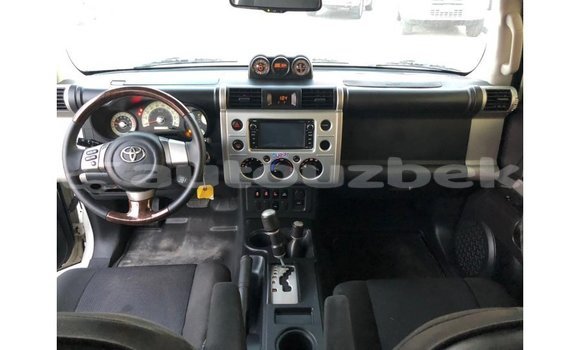 Buy Import Toyota FJ Cruiser White Car in Import - Dubai in Andijon Buy Import Toyota FJ Cruiser White Car in Import - Dubai in Andijon