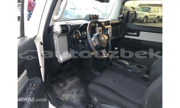 Buy Import Toyota FJ Cruiser White Car in Import - Dubai in Andijon Buy Import Toyota FJ Cruiser White Car in Import - Dubai in Andijon