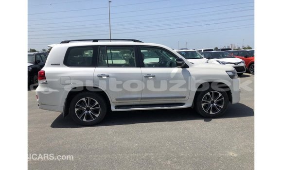 Buy Import Toyota Land Cruiser White Car in Import - Dubai in Andijon Buy Import Toyota Land Cruiser White Car in Import - Dubai in Andijon