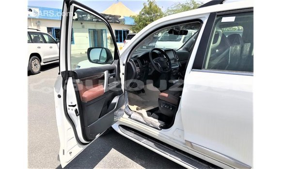 Buy Import Toyota Land Cruiser White Car in Import - Dubai in Andijon Buy Import Toyota Land Cruiser White Car in Import - Dubai in Andijon
