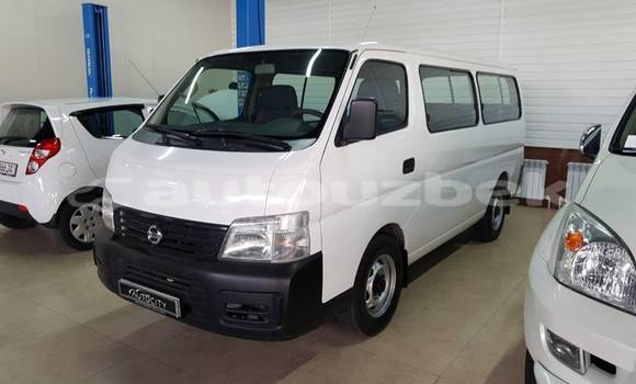Buy Used Nissan Urvan White Car in Tashkent in Toskent
