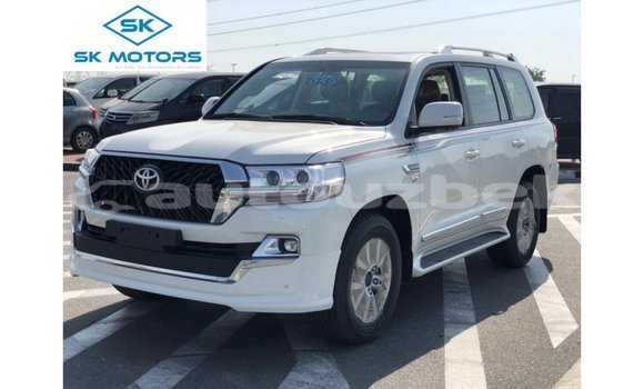 Buy Import Toyota Land Cruiser White Car in Import - Dubai in Andijon